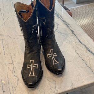 Old Gringo Camelot size 9 black distressed cross design boots